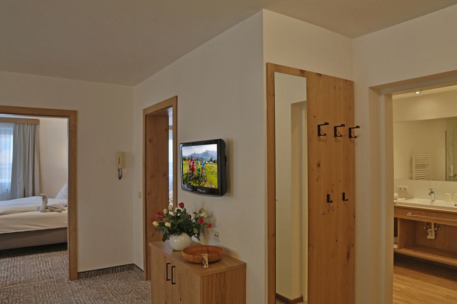 Schlaf- und Badezimmer im Appartement Rossbrand